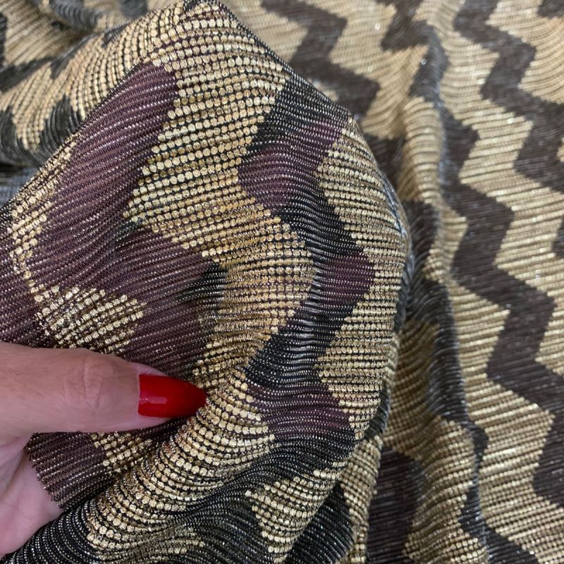 Tecido Tule Plissado Chevron Fundo Dourado • Conexão Tecidos