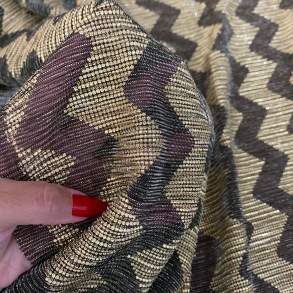 TULE PLISSADO CHEVRON FUNDO DOURADO • Conexão Tecidos
