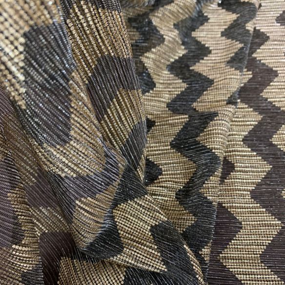 TULE PLISSADO CHEVRON FUNDO DOURADO • Conexão Tecidos