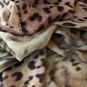 CHIFOM DE SEDA ESTAMPADO EST LEOPARDO • Conexão Tecidos