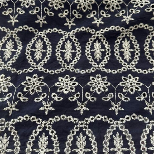 Tecido Lese De Algodão Navy Blue Embroidery • Conexão Tecidos