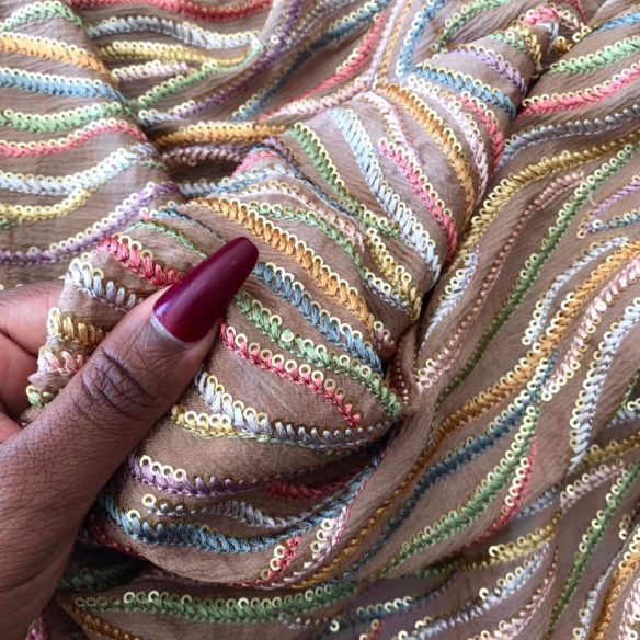 CHIFFON DE VISCOSE BORDADO INDIANO • Conexão Tecidos