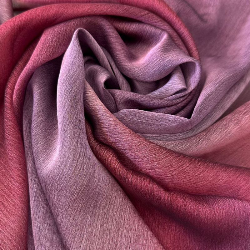 MUSSELINE TOQUE DE SEDA TEXTURIZADA DEGRADÊ RED PURPLE.
