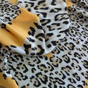 LENÇO EM CREPE DE CHINE EXCLUSIVO 1,70 X 1,40 • Conexão Tecidos