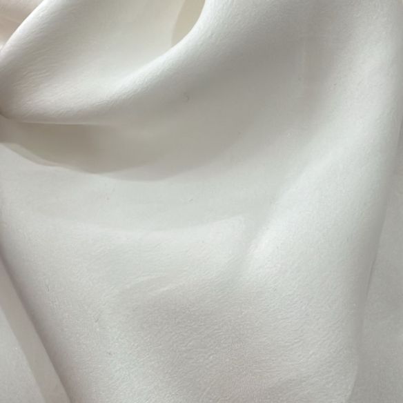Tecido Cetim de Seda Liso Estonado Off White • Conexão Tecidos