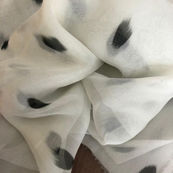 Tecido Palha De Seda Estampada P&B • Conexão Tecidos