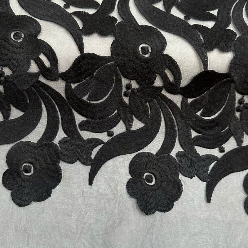 ORGANZA BORDADA PRETA