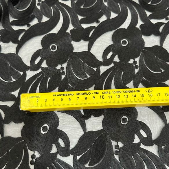 ORGANZA BORDADA PRETA