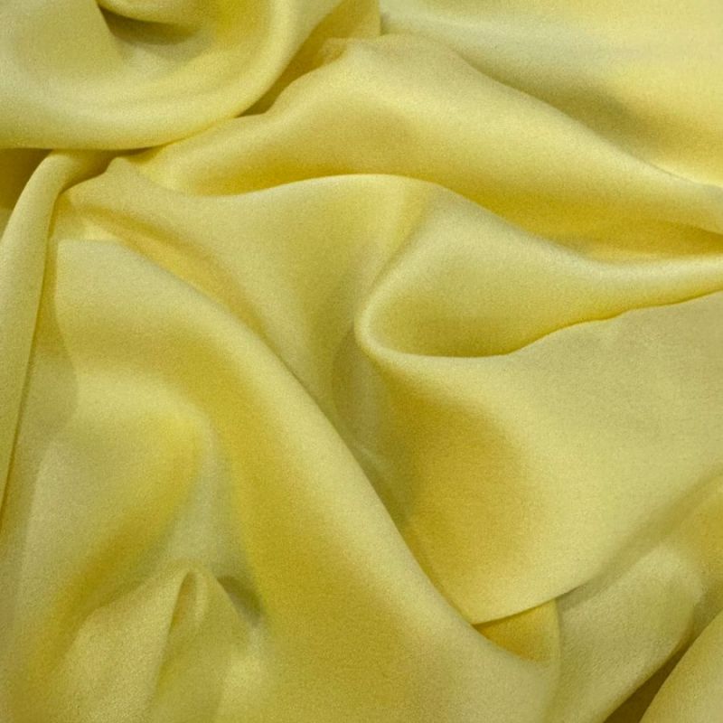 Tecido Cetim de Seda Liso Estonado Amarelo Íris • Conexão Tecidos