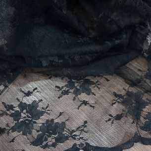 Tecido Renda Chantilly Preta Versailles Noturna • Conexão Tecidos