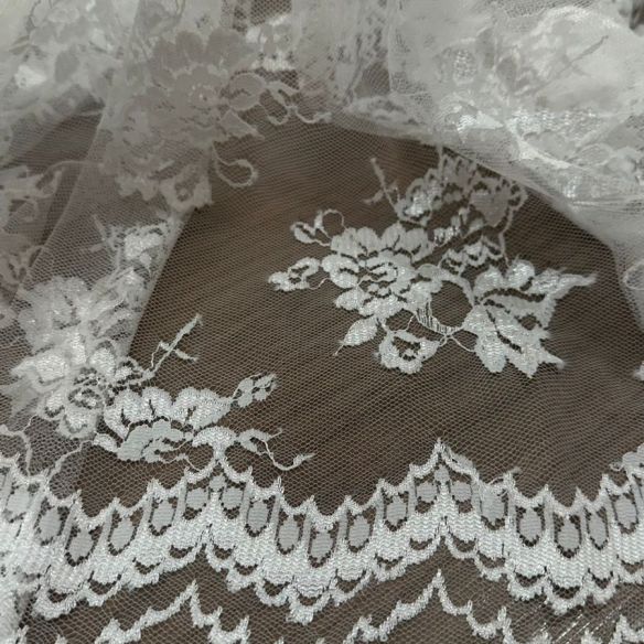 Tecido Renda chantilly off