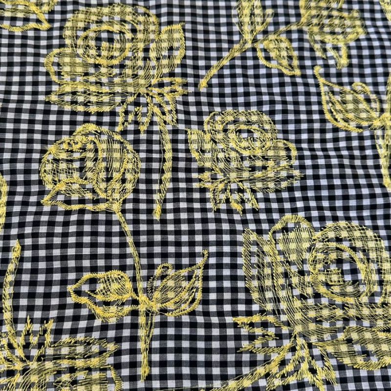 TECIDO TRICOLINE VICHY PRETO BORDADO