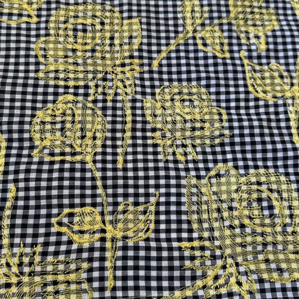 TECIDO TRICOLINE VICHY PRETO BORDADO