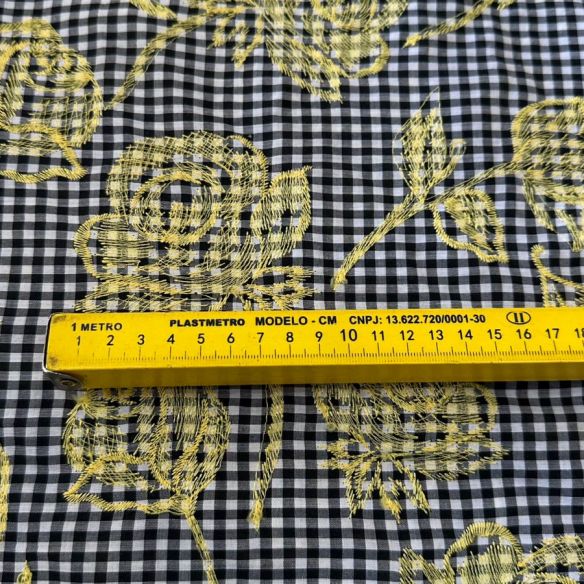 TECIDO TRICOLINE VICHY PRETO BORDADO