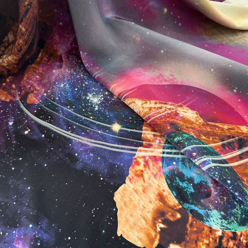 TECIDO CREPE DE CHINE MAXI ESTAMPA GALAXY • Conexão Tecidos