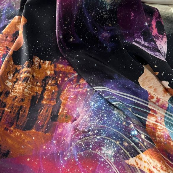 Tecido Crepe de Chine Estampado Galaxy • Conexão Tecidos