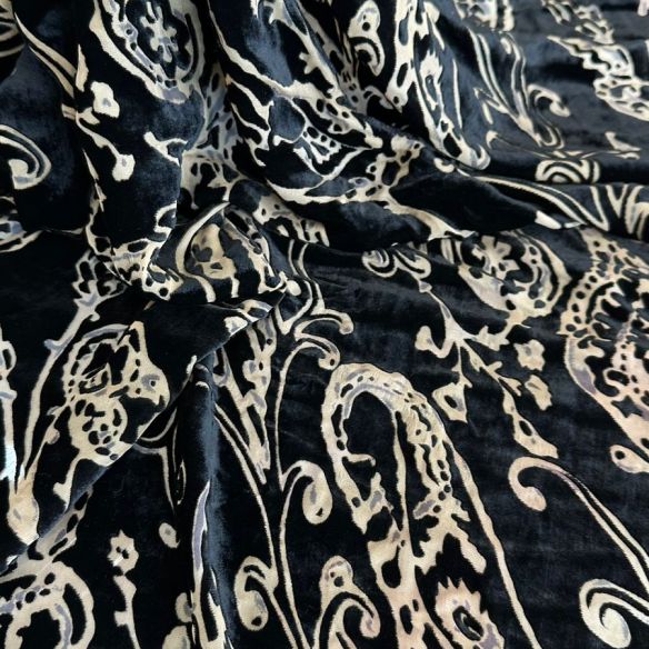 Tecido Veludo De Seda Preto Estampado • Conexão Tecidos