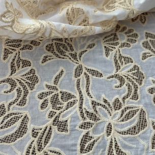 Renda Richelieu Flor de Marfim • Conexão Tecidos 2