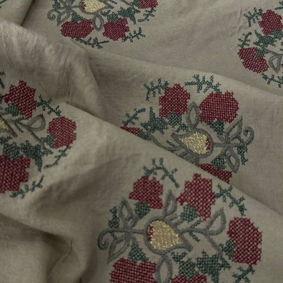 Alfaiataria Liocel Marrant Bordada Bege. 