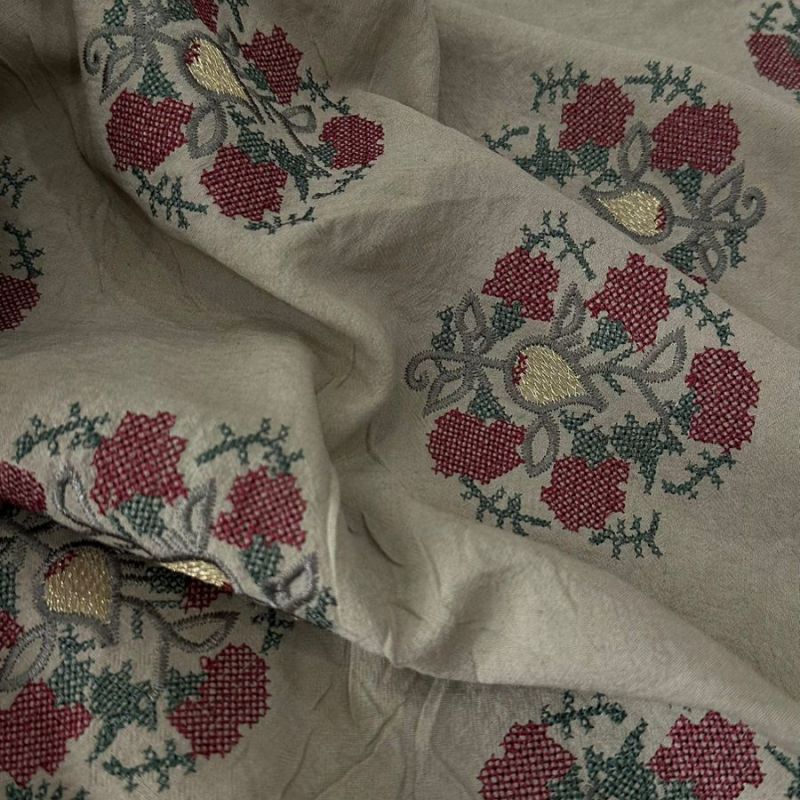 Alfaiataria Liocel Marrant Bordada Bege. 