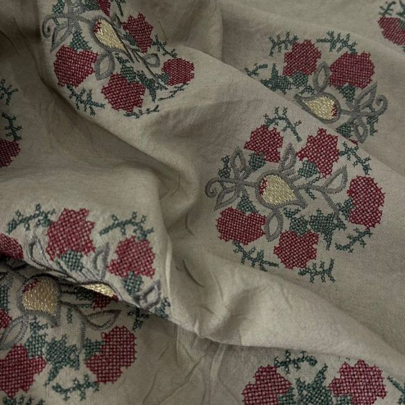 Alfaiataria Liocel Marrant Bordada Bege. 