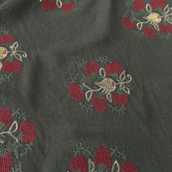 Alfaiataria Liocel Marrant Bordada Cinza. 