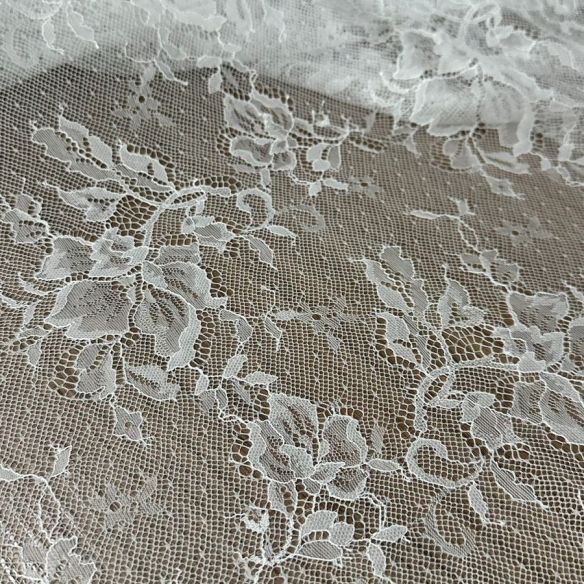 Tecido Renda chantilly Branca • Conexão Tecidos