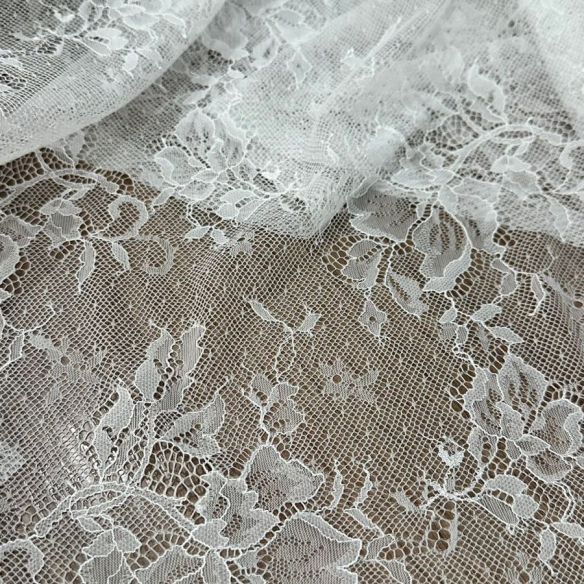 Tecido Renda Chantilly Off White • Conexão Tecidos