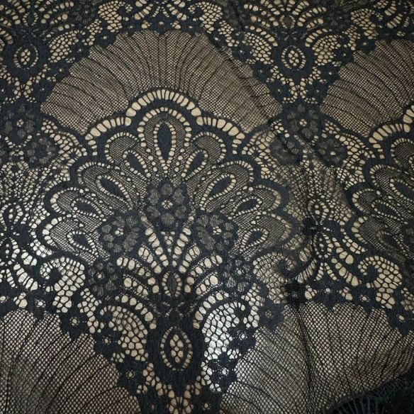 Tecido Renda chantilly preta II • Conexão Tecidos