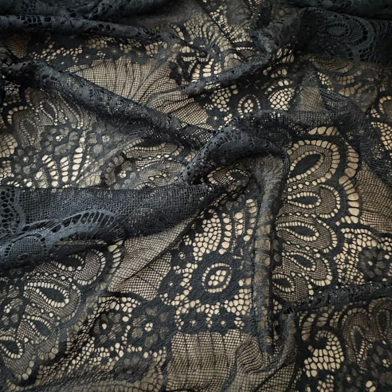 Tecido Renda chantilly preta II • Conexão Tecidos