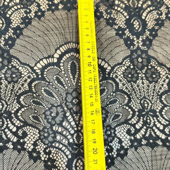 Tecido Renda chantilly preta II • Conexão Tecidos