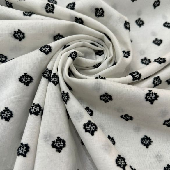 TECIDO CAMBRAIA DE ALGODÃO BORDADA EXOTIC • Conexão Tecidos