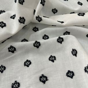 TECIDO CAMBRAIA DE ALGODÃO BORDADA EXOTIC • Conexão Tecidos 2