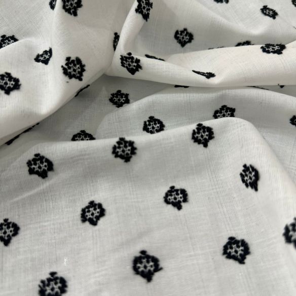 TECIDO CAMBRAIA DE ALGODÃO BORDADA EXOTIC • Conexão Tecidos