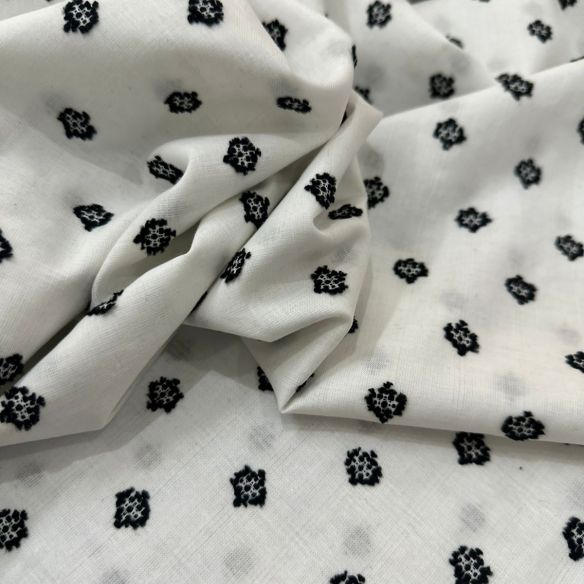 TECIDO CAMBRAIA DE ALGODÃO BORDADA EXOTIC • Conexão Tecidos