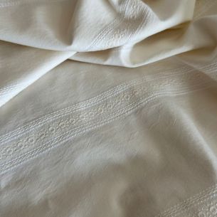 TECIDO CAMBRAIA DE ALGODÃO BORDADA BOHHO • Conexão Tecidos 2