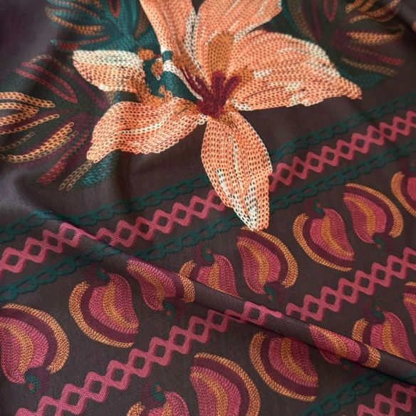 Tecido Tule De Malha Estampado Barrado Tucano Carmim • Conexão Tecidos