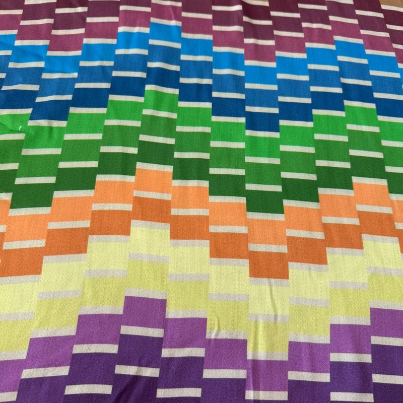 TECIDO VISCOSE ACETINADA ESTAMPA PATCHWORK • Conexão Tecidos