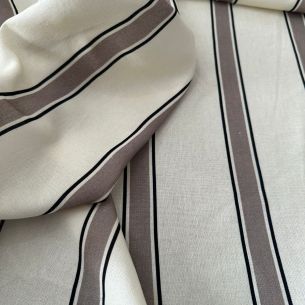 LINHO MISTO LISTRAS ELEGANTE. 