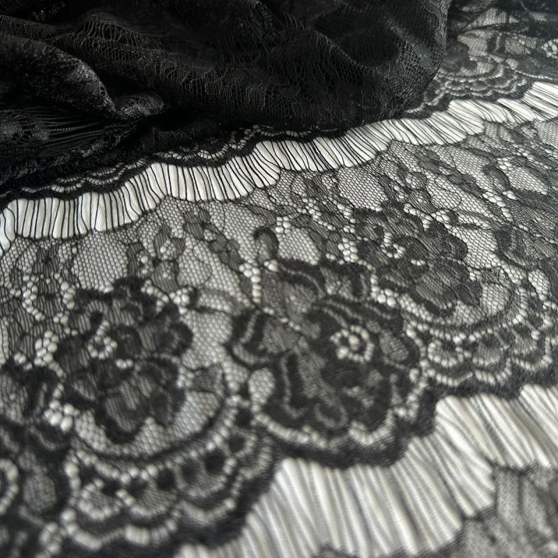 Tecido Renda Chantilly Preta Jardim Noir • Conexão Tecidos