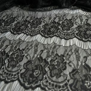 Tecido Renda Chantilly Preta Jardim Noir • Conexão Tecidos 2