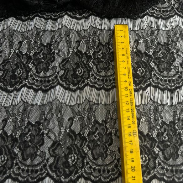 Tecido Renda Chantilly Preta • Conexão Tecidos