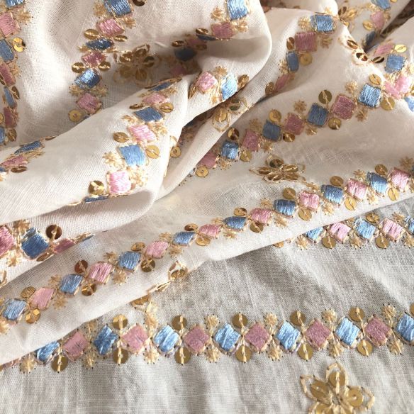 VISCOLINHO BORDADO INDIANO BALI AZUL E ROSA • Conexão Tecidos