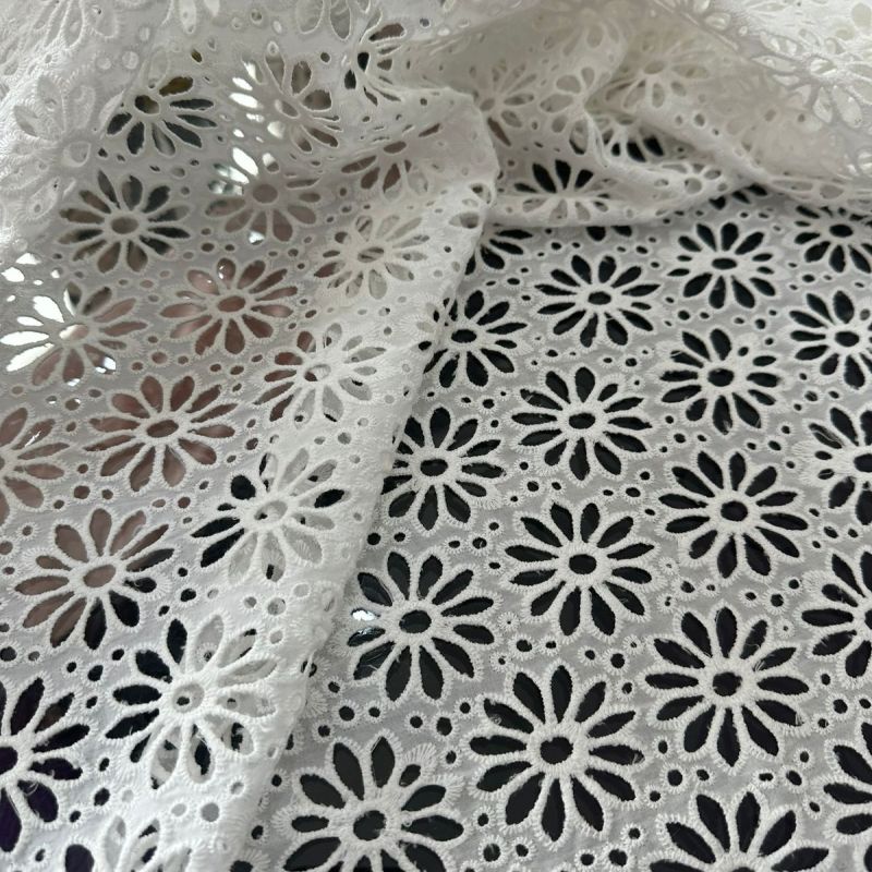 Lese Bordada OFF Floral Premium • Conexão Tecidos