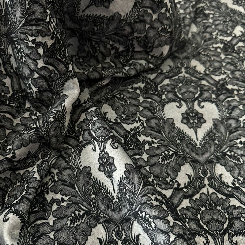 Tecido Jacquard Floral Dupla Face Relevo Preto e Prata • Conexão
