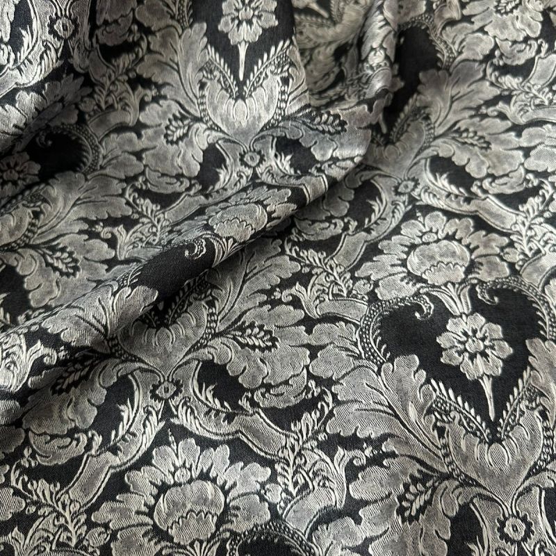 Tecido Jacquard Floral Dupla Face Relevo Preto e Prata • Conexão