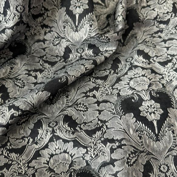 Tecido Jacquard Floral Dupla Face Relevo Preto e Prata • Conexão