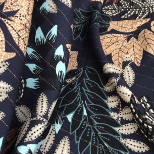 Tecido Viscose Estampada Noite Tropical • Conexão Tecidos