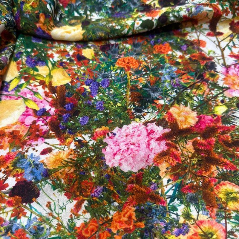 Tecido Viscose Estampada Floral Exuberante • Conexão Tecidos