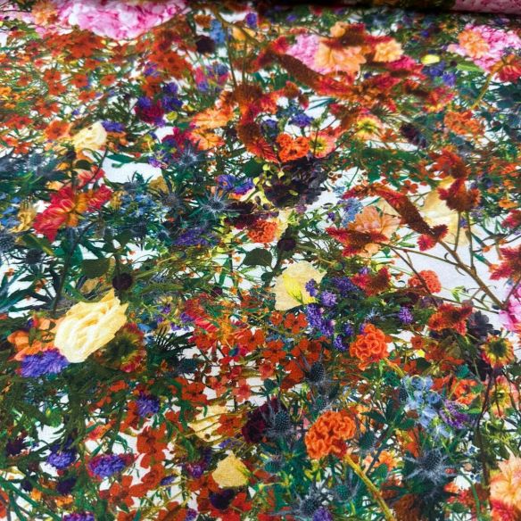 Tecido Viscose Estampada Floral Exuberante • Conexão Tecidos